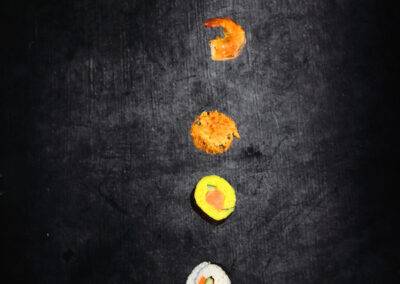 Hausgemachtes Sushi - flying food - levitation